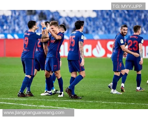 雷丁与布莱克浦激战正酣比分揭晓精彩瞬间回顾